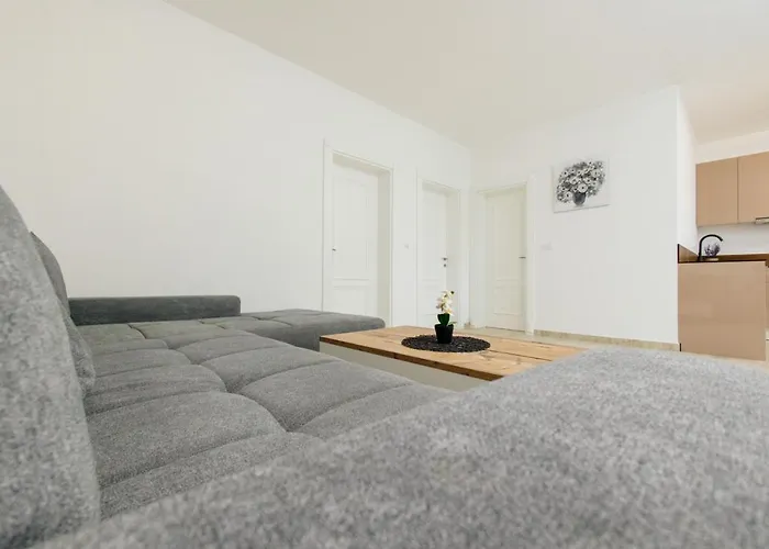 Lira Suites