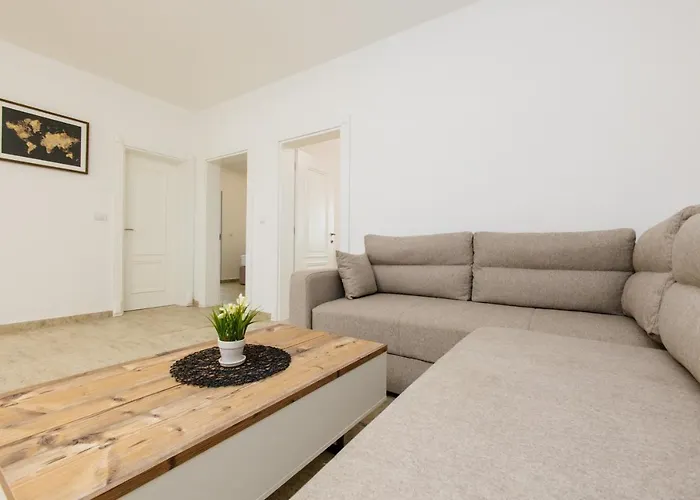Lira Suites