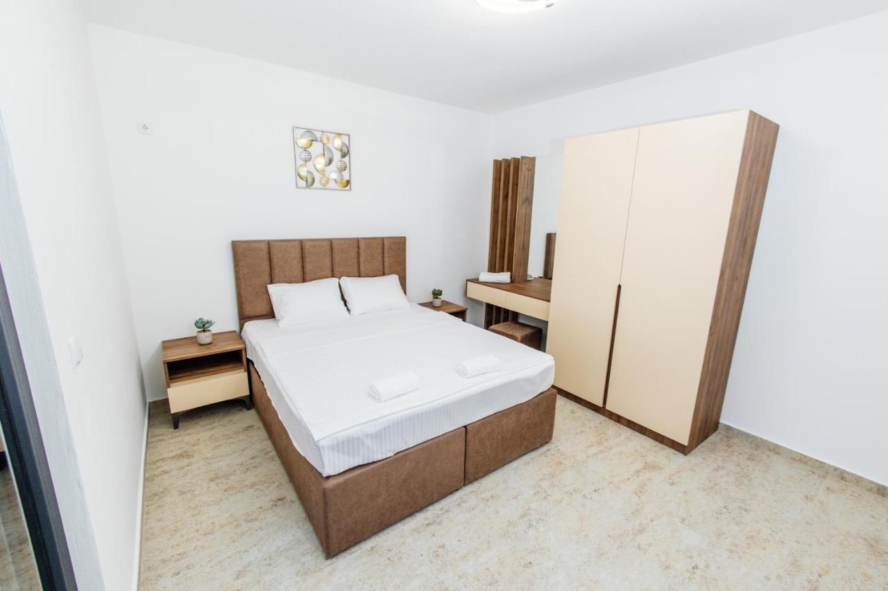 Apartment Lira *