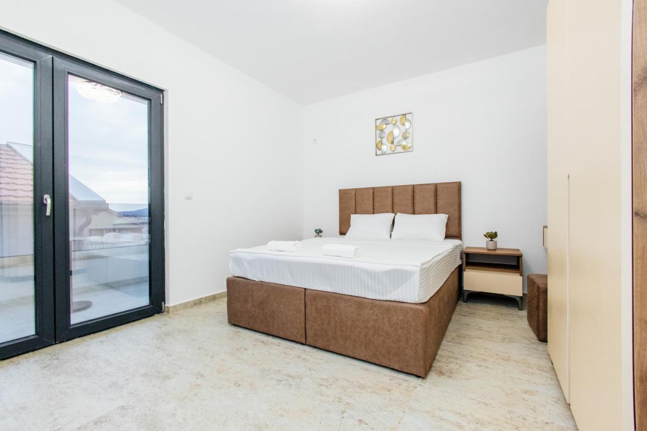 Lira Apartment
