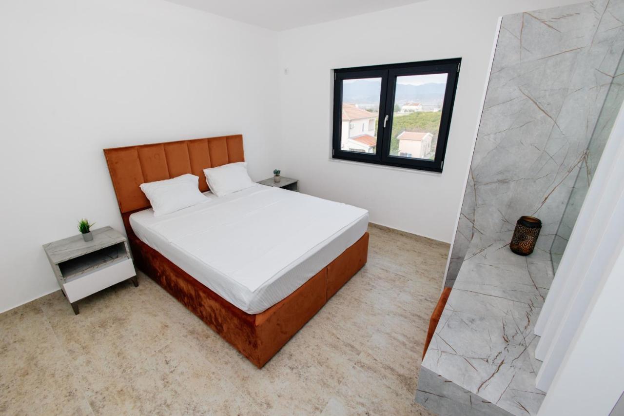 Apartment Lira