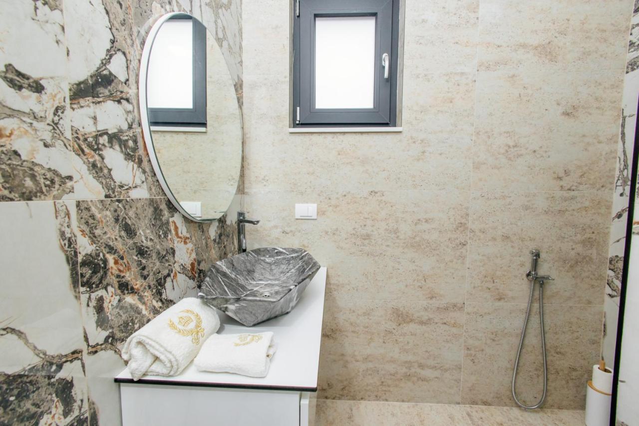 Apartment Lira