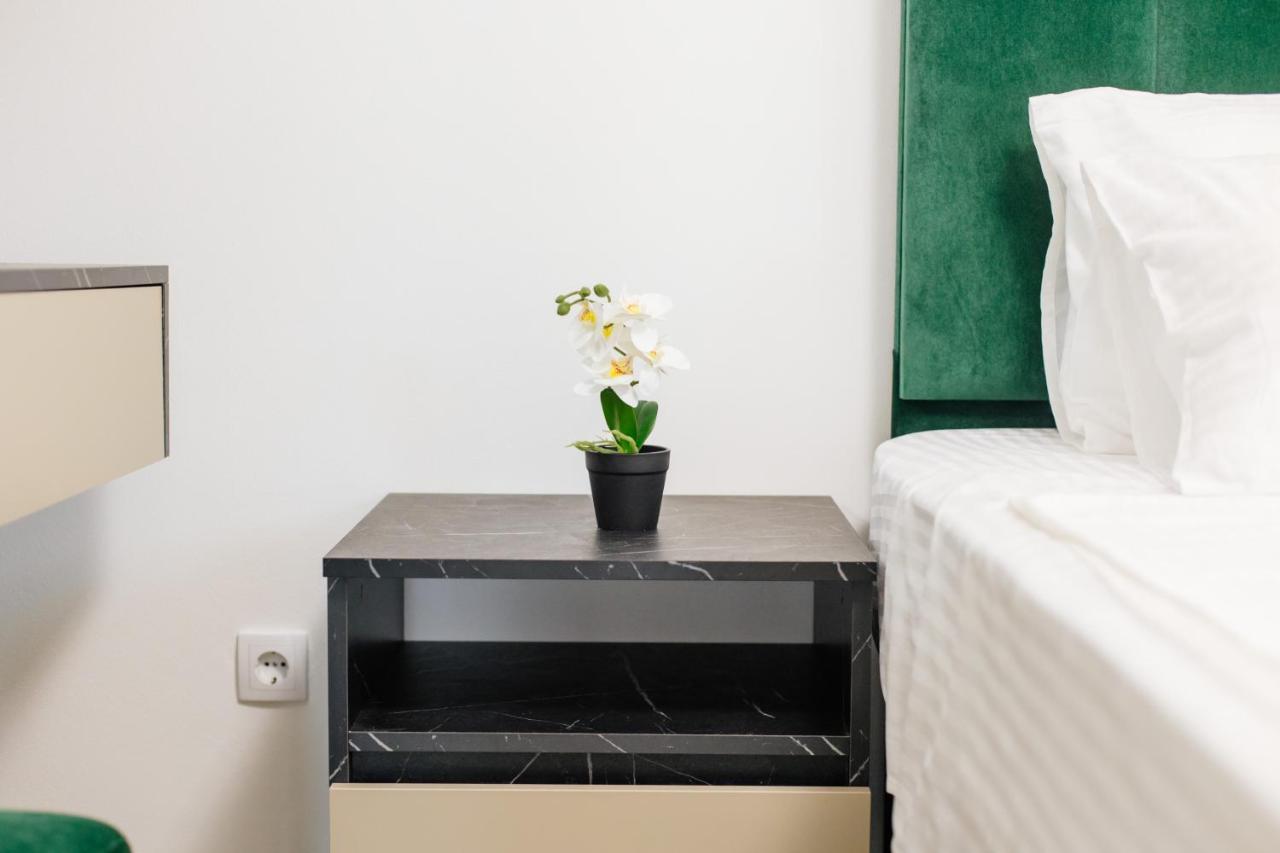 Lira Apartment *