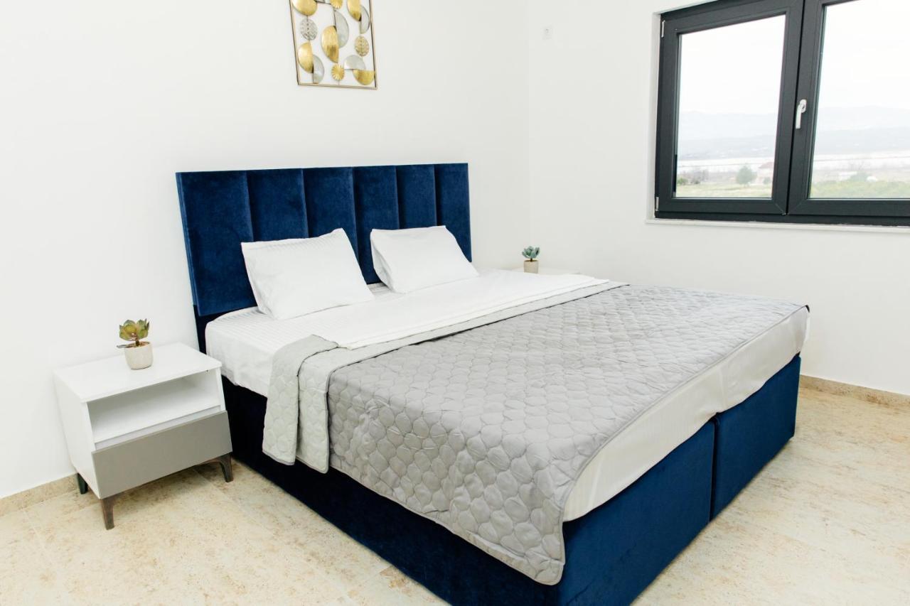 Apartment Lira
