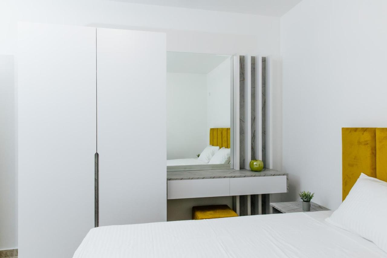 Apartment Lira