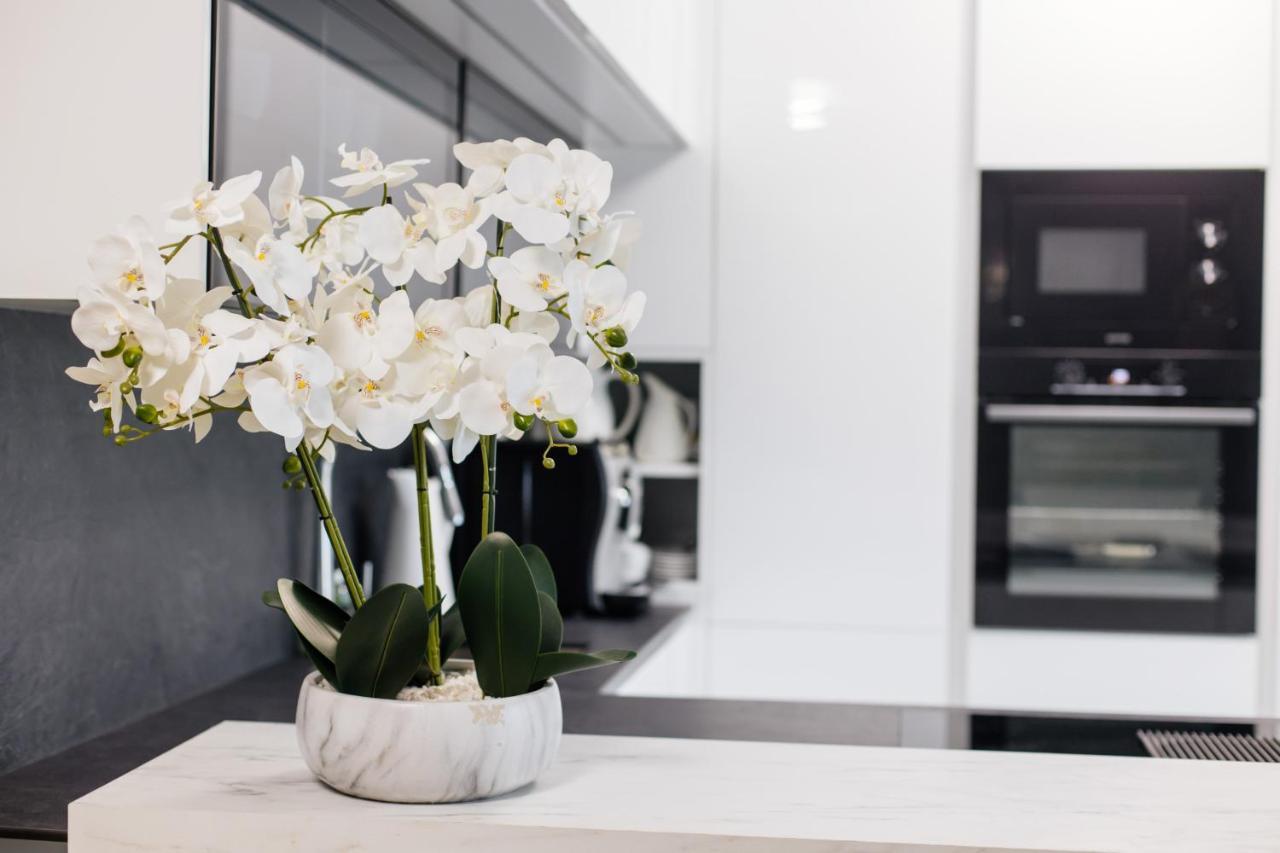 Lira Apartment *