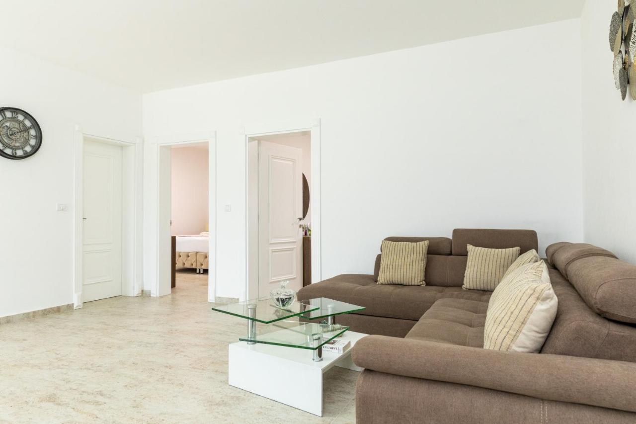 Apartment Lira Donji Stoj